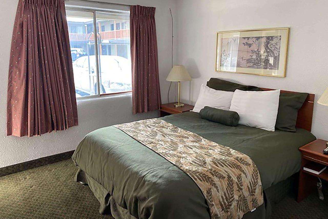 Travelodge By Wyndham The Dalles Exterior photo