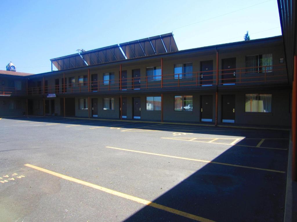 Travelodge By Wyndham The Dalles Exterior photo
