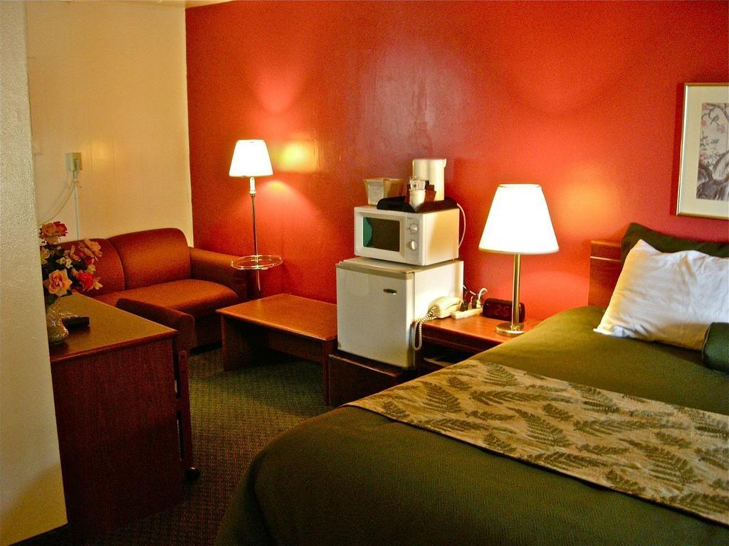 Travelodge By Wyndham The Dalles Exterior photo